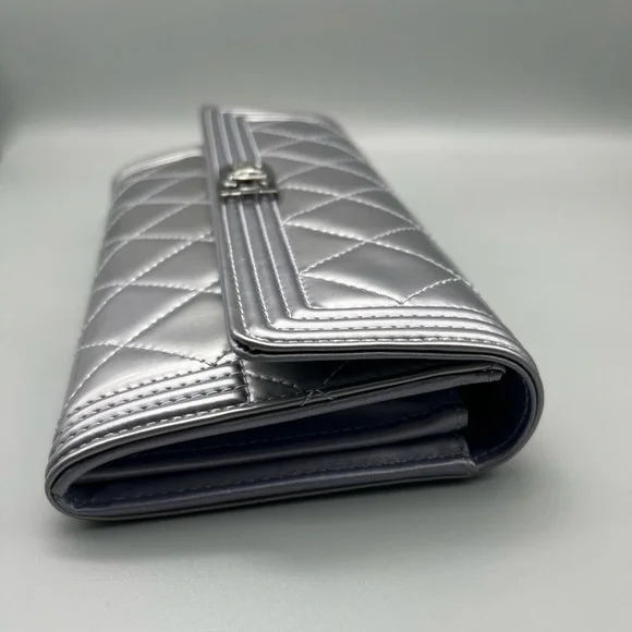 💜CHANEL Patent Leather Boy Flap Wallet/Clutch💜 - Picture 9 of 17